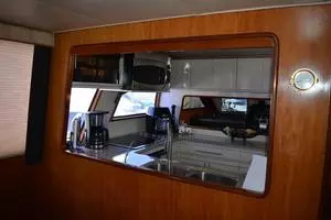 1989 Viking Motor Yacht thumbnail 51