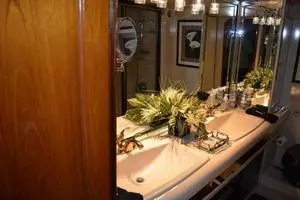 1989 Viking Motor Yacht thumbnail 87