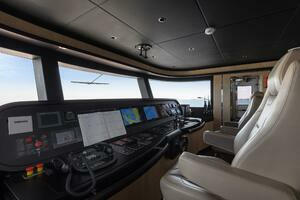 2022 Majesty Yachts 120 thumbnail 33