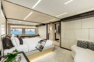 2022 Majesty Yachts 120 thumbnail 11