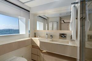 2022 Majesty Yachts 120 thumbnail 22