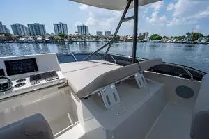 2022 Prestige 520 Fly thumbnail 15
