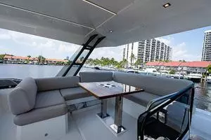 2022 Prestige 520 Fly thumbnail 12