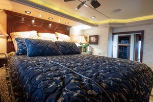 Photo 3638016 for 2008 Fantasy 82 Coastal Yacht Knot Tide Down 