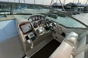 2005 Sea Ray Sundancer 320 thumbnail 12