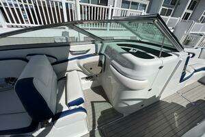 2022 Crownline E305 XS thumbnail 16