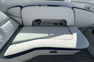 2022 Crownline E305 XS thumbnail 22