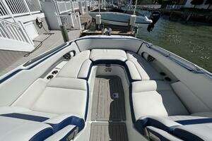 2022 Crownline E305 XS thumbnail 7