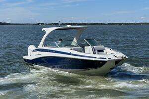 2022 Crownline E305 XS thumbnail 5