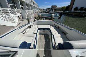 2022 Crownline E305 XS thumbnail 11