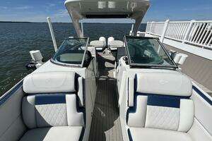 2022 Crownline E305 XS thumbnail 12