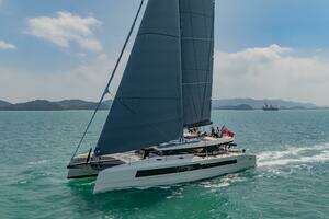 Carbon Fiber Luxury Catamaran  75ft McConaghy Boats Yacht For Sale