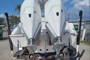 Photo 3665390 for 2021 Velocity 262 CC VELOCITY PAIT STERN VERADO 300