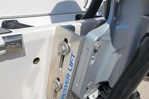 Photo 3665398 for 2021 Velocity 262 CC VELOCITY JACK PLATE PORT