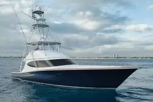 2020 Hatteras Convertible GT59 thumbnail 1