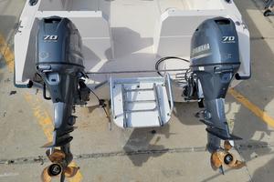 Photo 3666227 for 1993 Sea Cat 2100  TWIN F70 YAMAHA NICE SWIM PLATEFORM