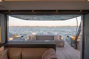 2021 Pershing 8X thumbnail 8