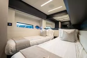 2021 Pershing 8X thumbnail 19