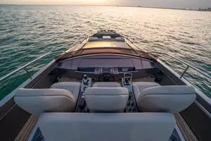 2021 Pershing 8X thumbnail 3