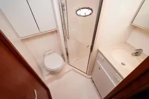 2003 Tiara Yachts 4200 Open  Kingfisher  Head 2