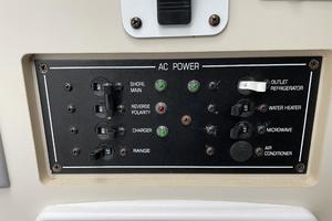INVICTUS II 25ft Four Winns Yacht For Sale