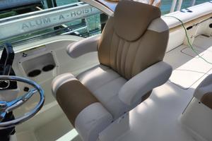 Photo 3683740 for 2017 Glacier Bay 2740 Dual Console Roads End 