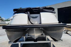 Photo 3692329 for 2019 Bennington 25 QX  
