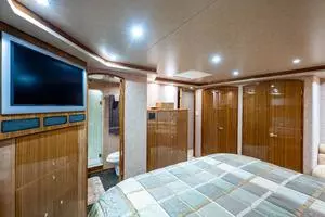 2005 Viking 74 Convertible thumbnail 14
