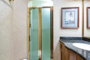 2005 Viking 74 Convertible thumbnail 28