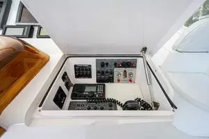 2005 Viking 74 Convertible thumbnail 36
