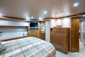 2005 Viking 74 Convertible thumbnail 13