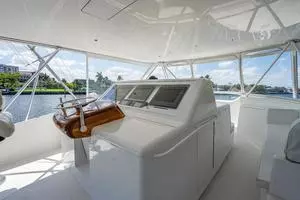 2005 Viking 74 Convertible thumbnail 40