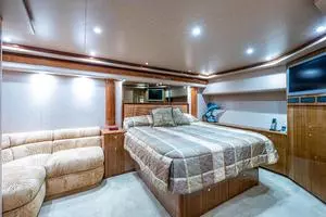 2005 Viking 74 Convertible thumbnail 12