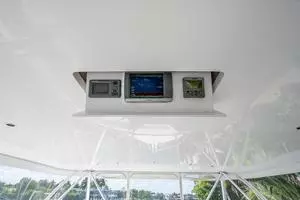 2005 Viking 74 Convertible thumbnail 39