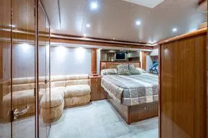 2005 Viking 74 Convertible thumbnail 11