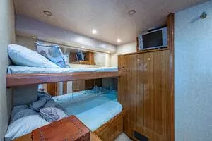 2005 Viking 74 Convertible thumbnail 30