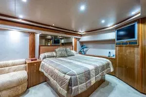 2005 Viking 74 Convertible thumbnail 16