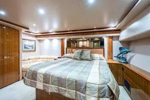 2005 Viking 74 Convertible thumbnail 15