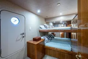 2005 Viking 74 Convertible thumbnail 29