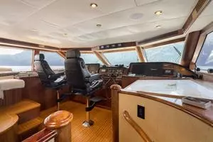 BRIDGE DECK PILOTHOUSE