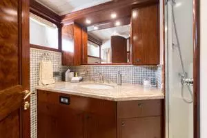 LOWER DECK GUEST ENSUITE