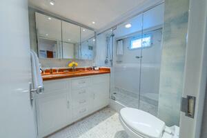 Owners Ensuite Head