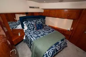 2002 Hatteras 65 Enclosed Bridge thumbnail 9