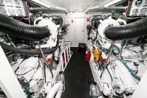2002 Hatteras 65 Enclosed Bridge thumbnail 21