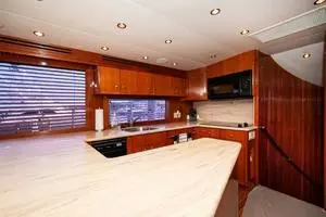 2002 Hatteras 65 Enclosed Bridge thumbnail 6
