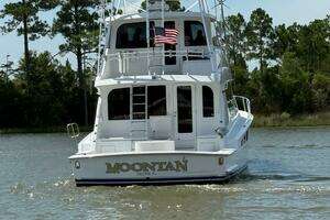 2002 Hatteras 65 Enclosed Bridge thumbnail 25