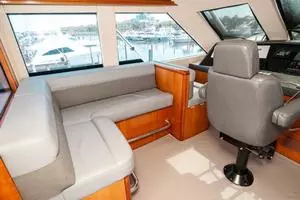 2002 Hatteras 65 Enclosed Bridge thumbnail 20