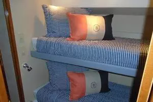 2002 Hatteras 65 Enclosed Bridge thumbnail 16