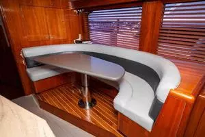 2002 Hatteras 65 Enclosed Bridge thumbnail 8