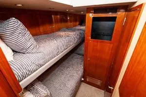 2002 Hatteras 65 Enclosed Bridge thumbnail 17